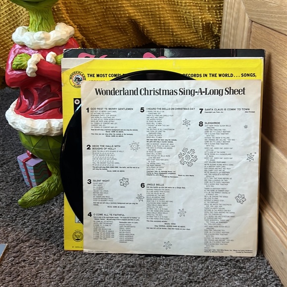 A Golden 🌟 Christmas Sing-A-Long Vinyl Record 🎅🏽 - Picture 5 of 6